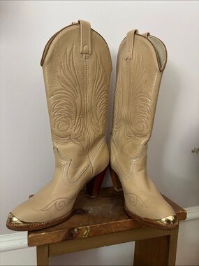 Vintage Acme Women's Beige Western Cowboy Boots 5 1/2